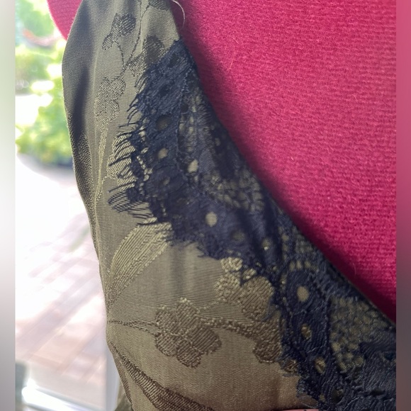 OLIVE GREEN MANGO CAMISOLE WITH BLACK LACE - Picture 4 of 8